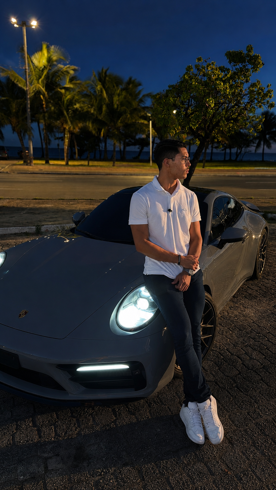 Ramon ao lado do Porsche